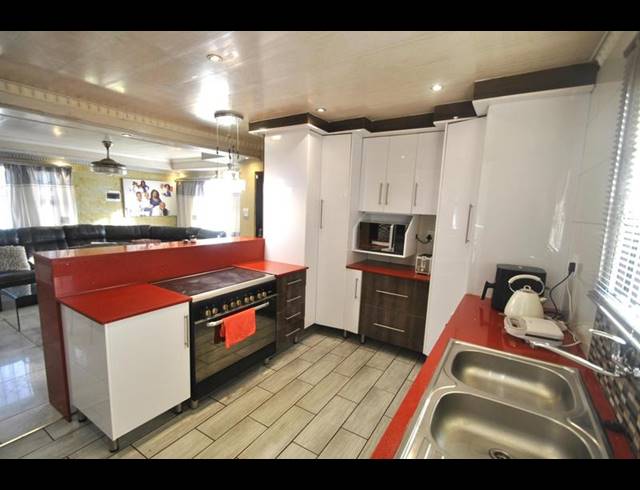 3 BEDROOM HOUSE FOR SALE IN DAWN PARK